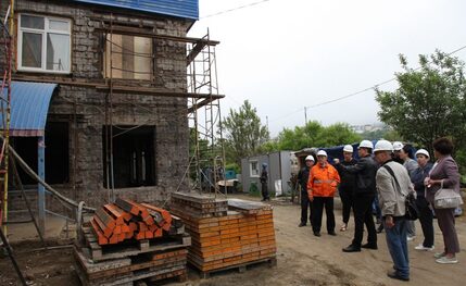 СРО «Сахалинстрой» проверила ремонт школ и детсада в Холмском районе